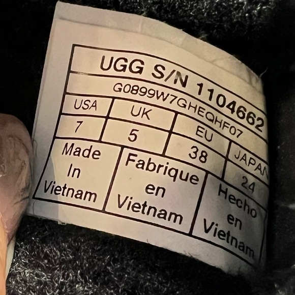 UGG Fuzz Yeah Slide Slippers Sheepskin Upper in Black - Picture 9 of 9